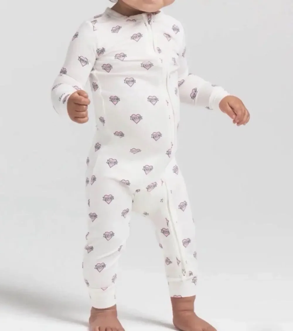 💕NWT SKIMS Sleep Unisex Long Sleeve Baby One Piece White Logo Hearts 12 months